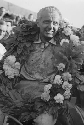 nino-farina-on-his-way-to-victory-british-grand-prix-silverstone-may-13-1950