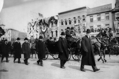 theodore-roosevelt-in-carriage-on-pennsylvania-avenue-on-way-to-capitol-march-4-1905