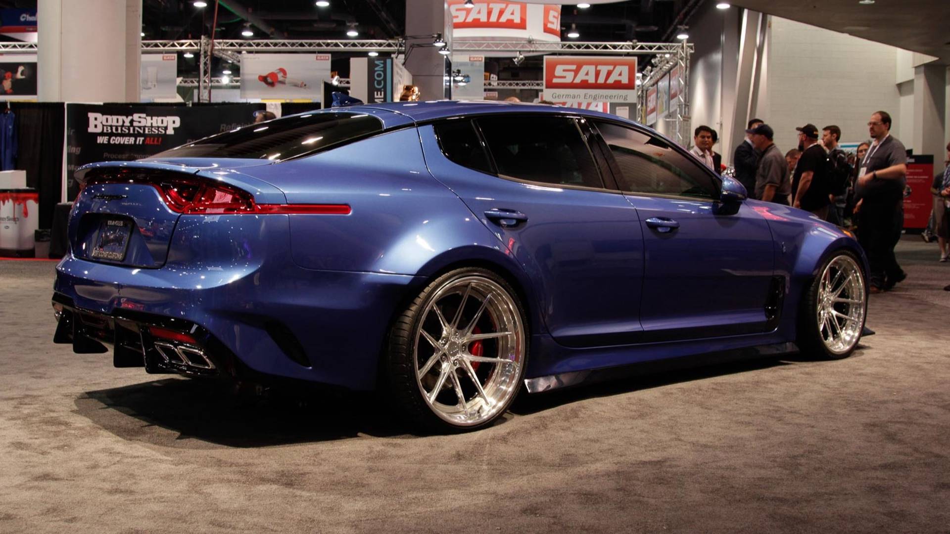 kia-brought-two-hot-stingers-and-a-blacked-out-cadenza-to-sema