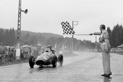 Motorsport : รถสูตรหนึ่ง – ประวัติ ศึกฟอร์มูล่า-วันยุคใหม่ช่วงแรกปีที่ 3 ค.ศ. 1952 เฟอร์รารี่ขึ้นผงาดโค่นแชมป์ครั้งแรกในประวัติศาสตร์
