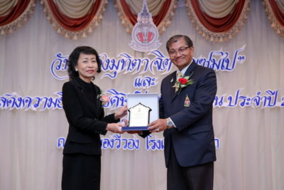 “ปนัดดา เจณณวาสิน” หญิงเหล็กแห่งโลกรถยนต์ไทย รับอีก 1 รางวัลเกียรติยศจากสมาคมนักเรียนเก่าญี่ปุ่น
