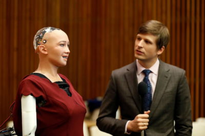 หุ่นยนต์ AI สาว โผล่กล่าวสุนทรพจน์กลางที่ประชุมยูเอ็น