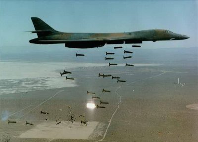 B-1B LANCER STRATEGIC BOMBER-ป้อมบินมฤตยูความเร็วสูงพิสัยไกลทิ้งระเบิดทางยุทธศาสตร์ของกองทัพอากาศสหรัฐอเมริกา