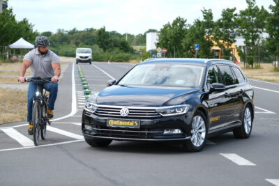 Safe Turning: Right-Turn Assist System for Passenger Cars from Continental Protects Cyclists and Pedestrians