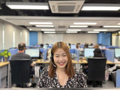 ผู้ประกอบการในประเทศไทย ได้นำระบบสนทนาแบบ AI มาใช้ในธุรกิจคอลเซ็นเตอร์ เพื่อเพิ่มความพึงพอใจของลูกค้า